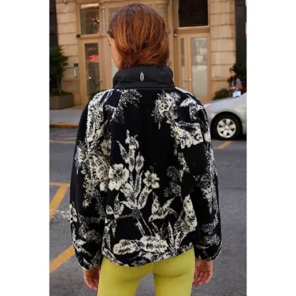 NWOT FREE PEOPLE Hit The Slopes Printed Fleece XS - Picture 2 of 8